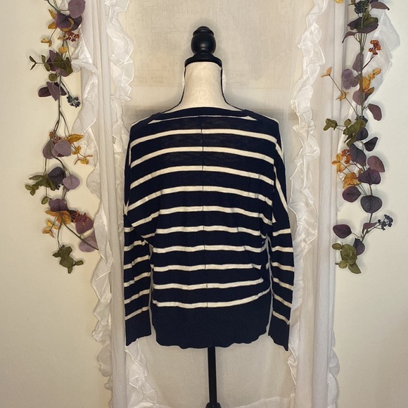 Vince Short Oversized Striped V-Neck Button Down Cardigan Sweater Size Small - Picture 3 of 6